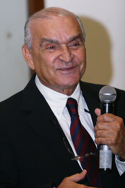 Dr. Elsimar Coutinho