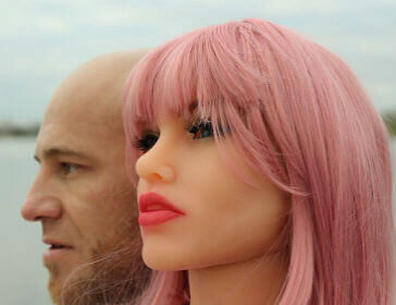 Yuri Tolochko dated the gynoid