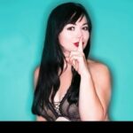 Screenshot of sexy women