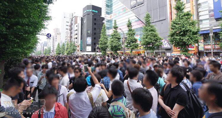 VR Sex Expo Organised in Tokyo got Massive response and huge Crowd and Chaos