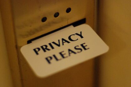 Screenshot of Privacy Tag attached to a door