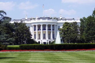 View of The White House and front yard with fountain