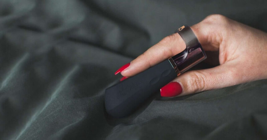 Image of Hot Ocotopuss digit product on a women's hand