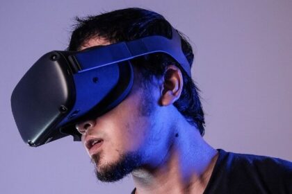 Man wearing vr head gear and haptic controllers.